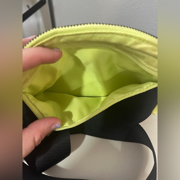 Lululemon Everywhere Belt Bag *1L-Lemon Vibe - Picture 12 of 12